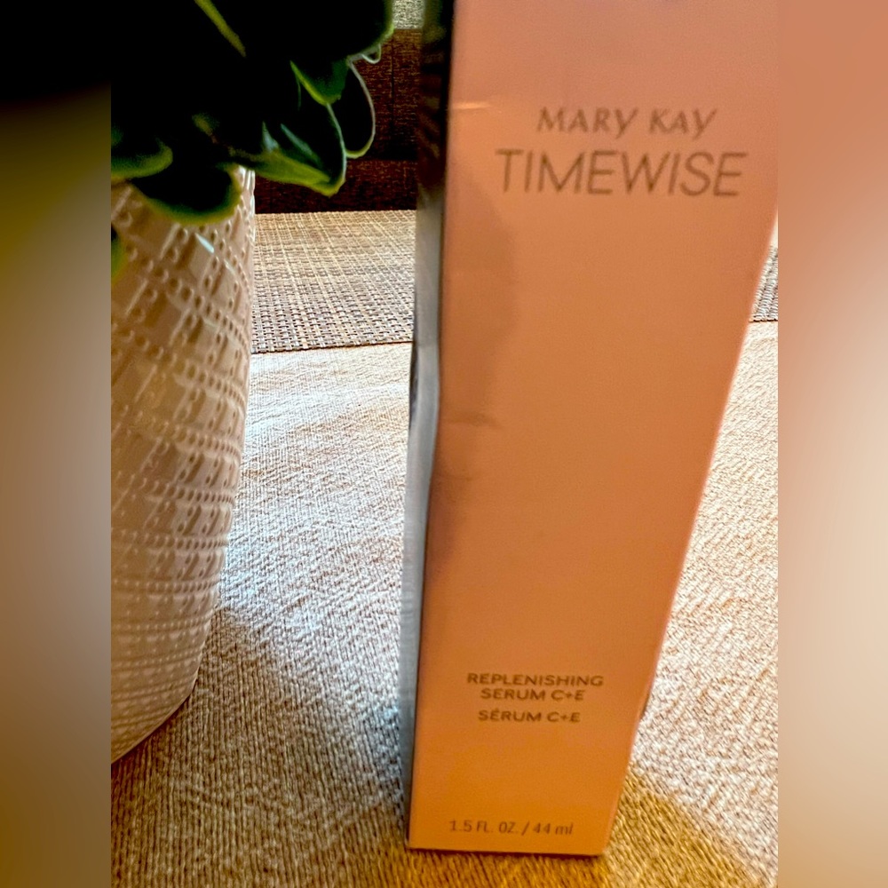 New Mary Kay Replenishing, Serum C+E
